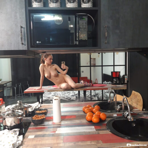 red hot amateur 24111707388
